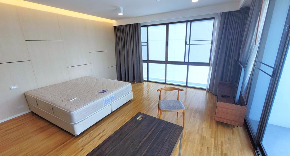 For rent 3 bedrooms condo in Watthana, Bangkok