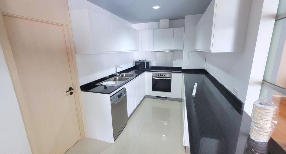For rent 3 bedrooms condo in Watthana, Bangkok