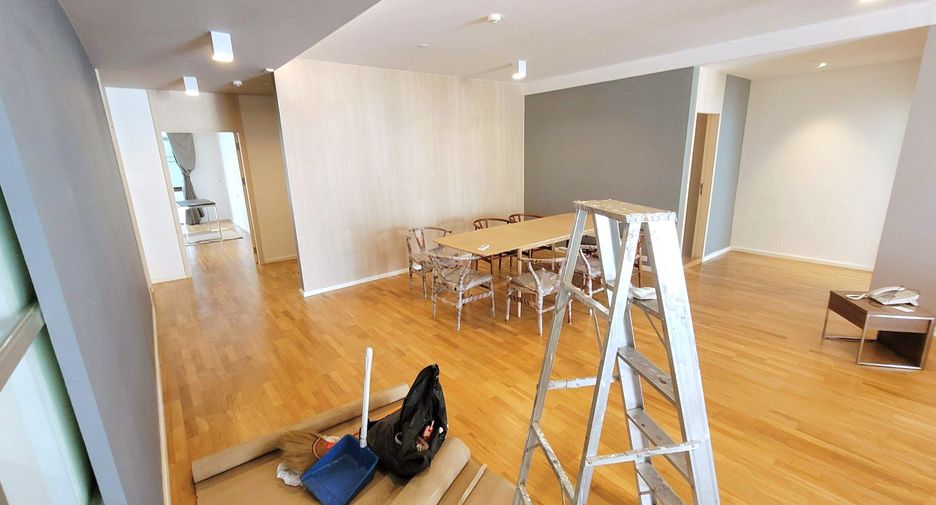 For rent 3 bedrooms condo in Watthana, Bangkok