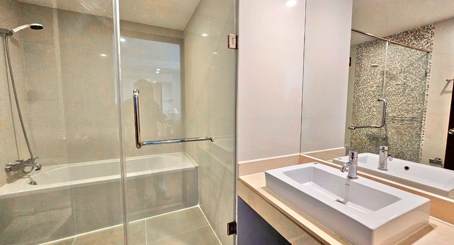 For rent 1 bed condo in Pathum Wan, Bangkok