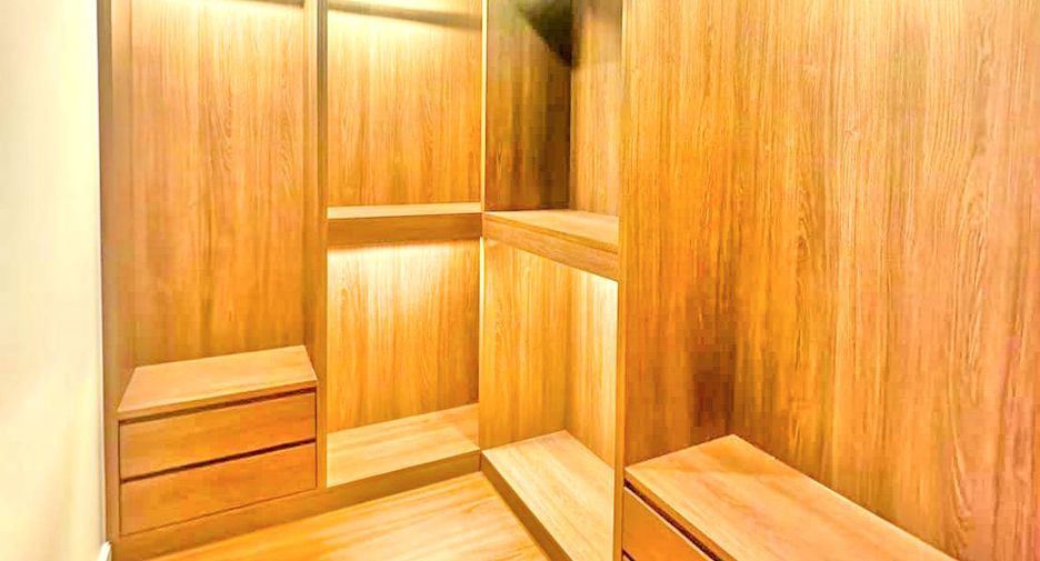 Condo en alquiler de 3 habitaciones en Pathum Wan, Bangkok