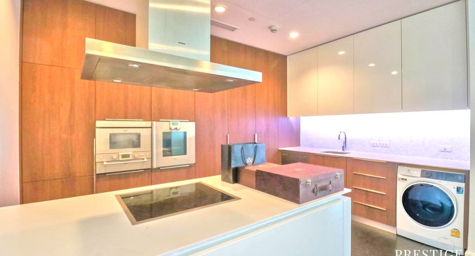 Condo en alquiler de 3 habitaciones en Pathum Wan, Bangkok