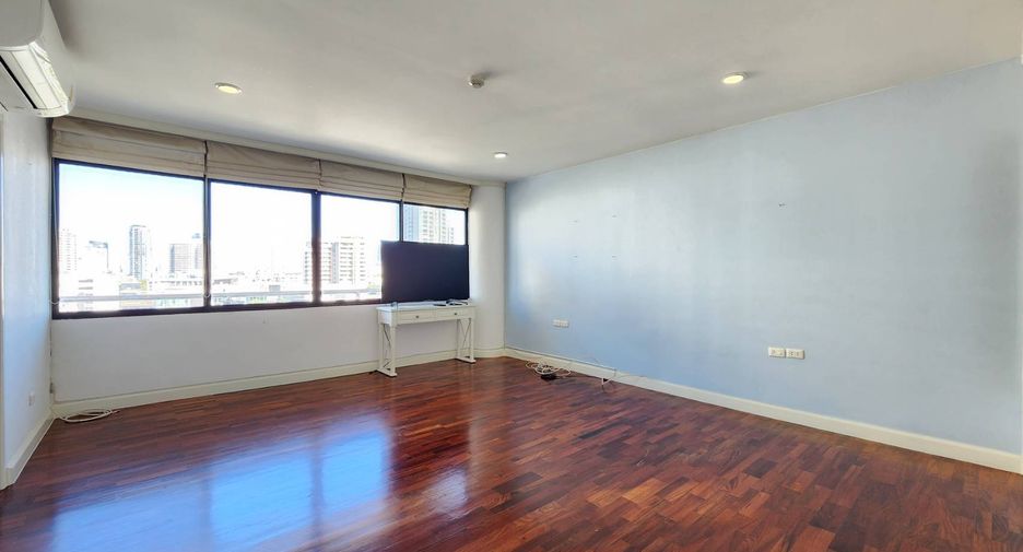 For rent 3 bedrooms condo in Khlong Toei, Bangkok