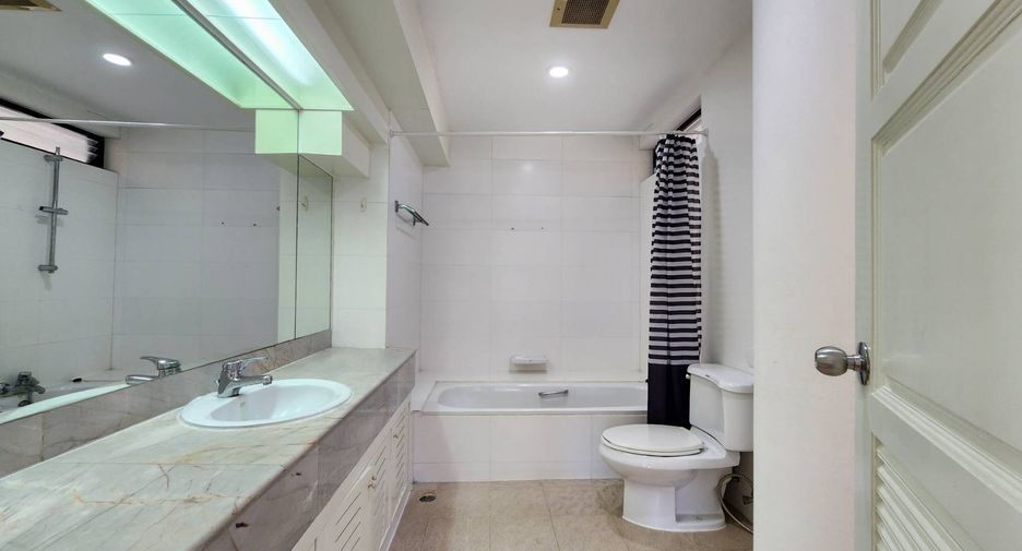 For rent 3 bedrooms condo in Khlong Toei, Bangkok