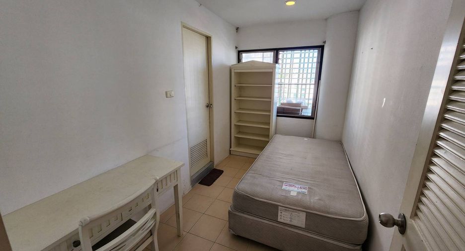 For rent 3 bedrooms condo in Khlong Toei, Bangkok