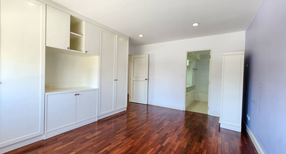 For rent 3 bedrooms condo in Khlong Toei, Bangkok