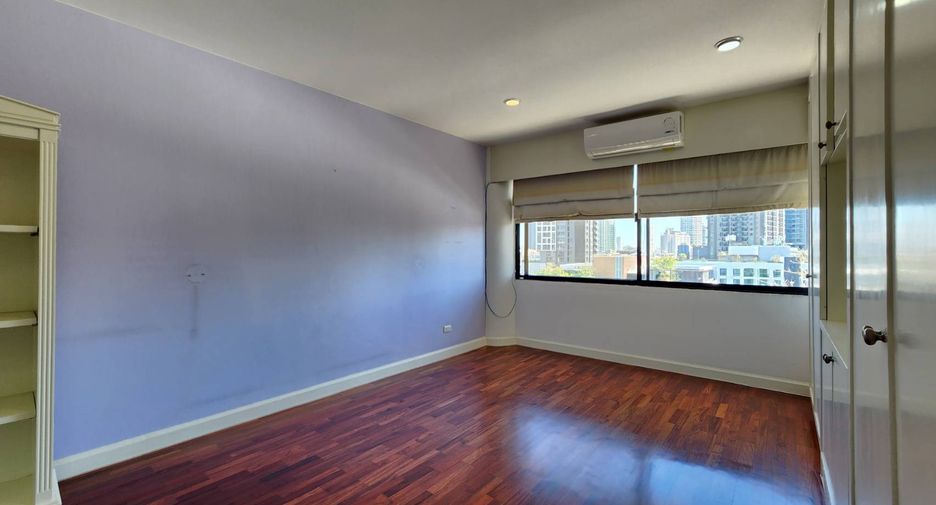 For rent 3 bedrooms condo in Khlong Toei, Bangkok