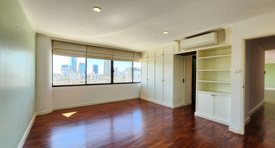 For rent 3 bedrooms condo in Khlong Toei, Bangkok