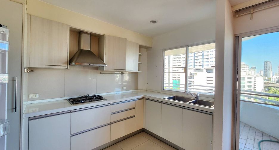 For rent 3 bedrooms condo in Khlong Toei, Bangkok