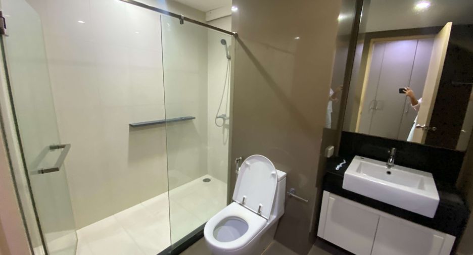 For rent 2 bedrooms condo in Khlong Toei, Bangkok