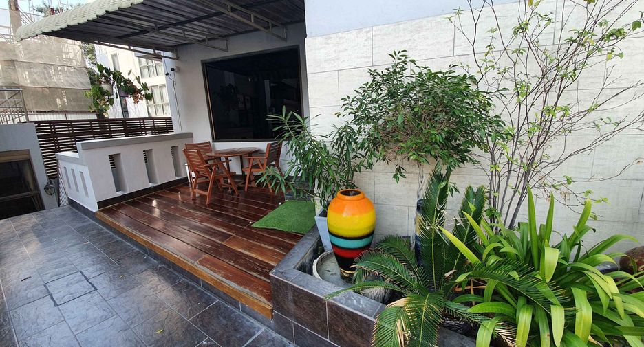 Wohnung zur Miete mit 3 Zimmer in Watthana, Bangkok