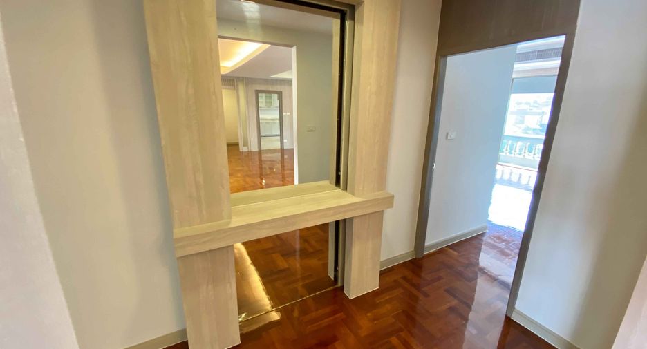 Wohnung zur Miete mit 3 Zimmer in Watthana, Bangkok
