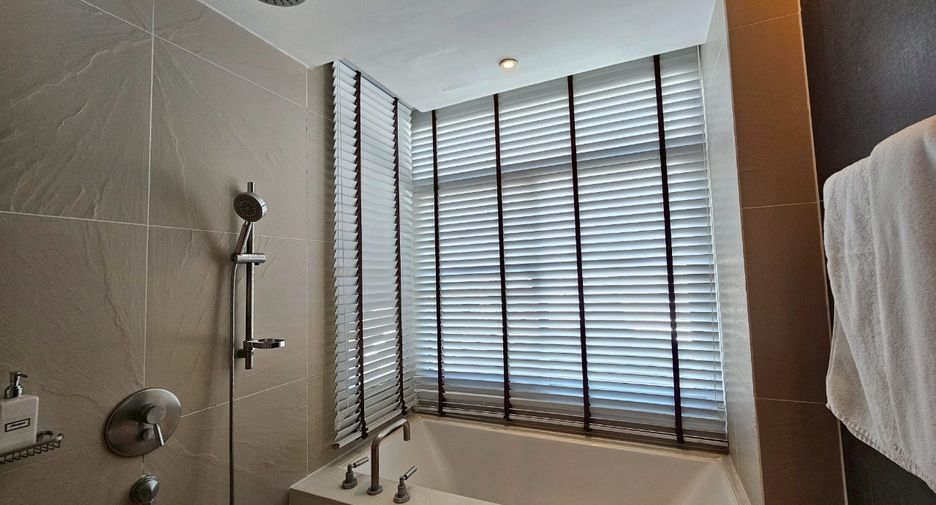 For rent 3 bedrooms condo in Watthana, Bangkok