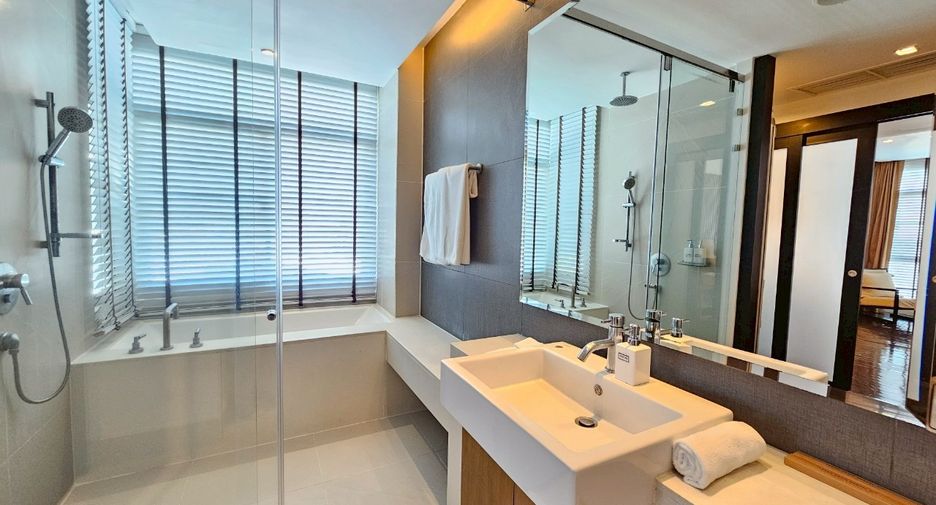 For rent 3 bedrooms condo in Watthana, Bangkok