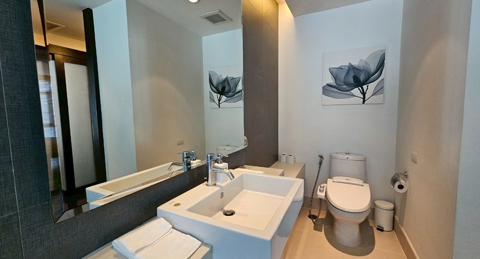 For rent 3 bedrooms condo in Watthana, Bangkok