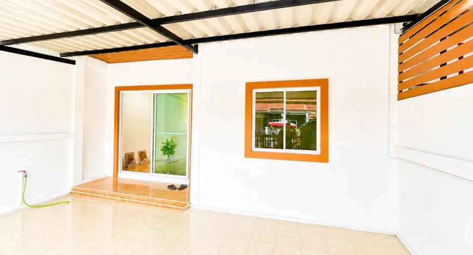 Casa adosada en venta de 2 habitaciones en Thanyaburi, Pathum Thani