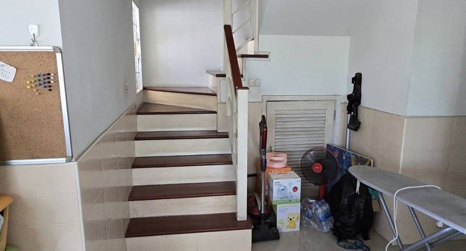 For sale 4 bedrooms townhouse in Nong Khaem, Bangkok