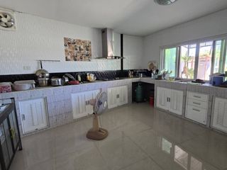 Casa adosada en venta de 4 habitaciones en Nong Khaem, Bangkok