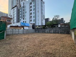 Grundstück zum Kauf in Khlong Toei, Bangkok