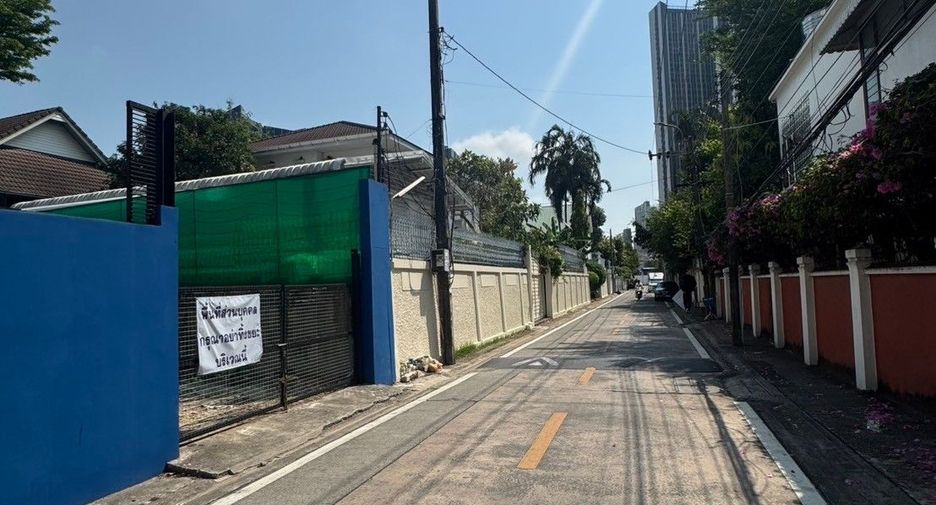 Grundstück zum Kauf in Khlong Toei, Bangkok