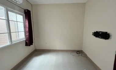 Casa adosada en alquiler de 4 habitaciones en Mueang Samut Prakan, Samut Prakan
