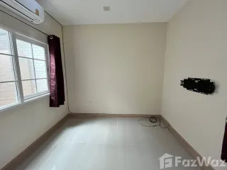 Casa adosada en alquiler de 4 habitaciones en Mueang Samut Prakan, Samut Prakan