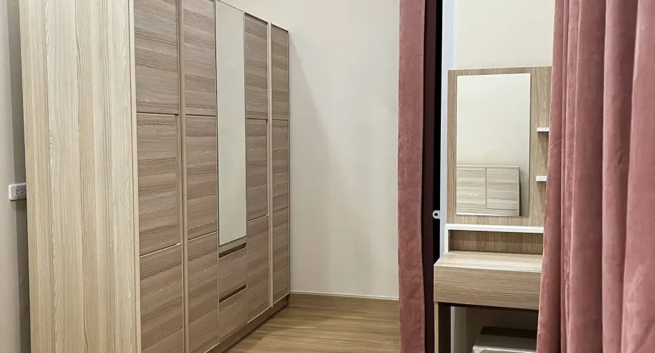 Casa adosada en alquiler de 4 habitaciones en Mueang Samut Prakan, Samut Prakan