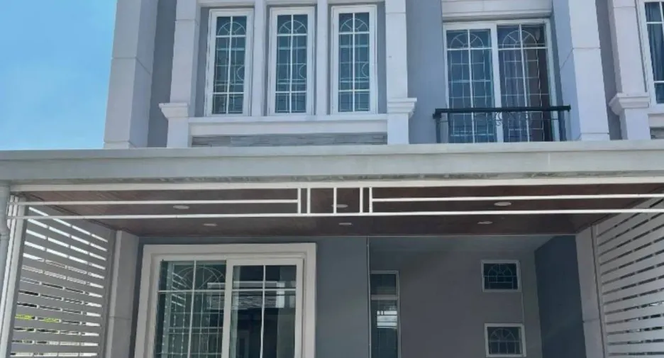 Casa adosada en alquiler de 4 habitaciones en Mueang Samut Prakan, Samut Prakan