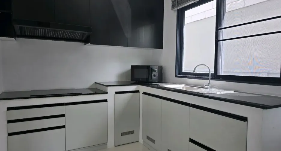 For rent 4 bedrooms house in Don Mueang, Bangkok