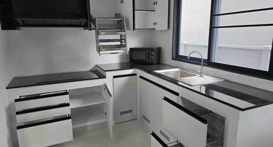 For rent 4 bedrooms house in Don Mueang, Bangkok