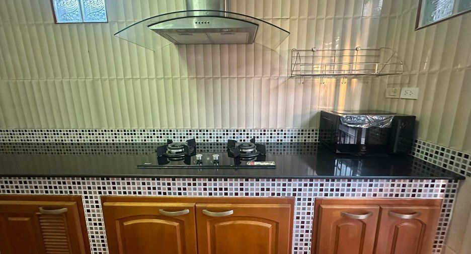 Casa en alquiler de 3 habitaciones en East Pattaya, Pattaya