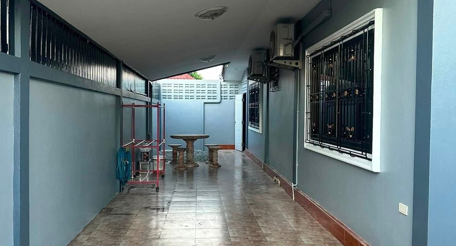 Casa en alquiler de 3 habitaciones en East Pattaya, Pattaya