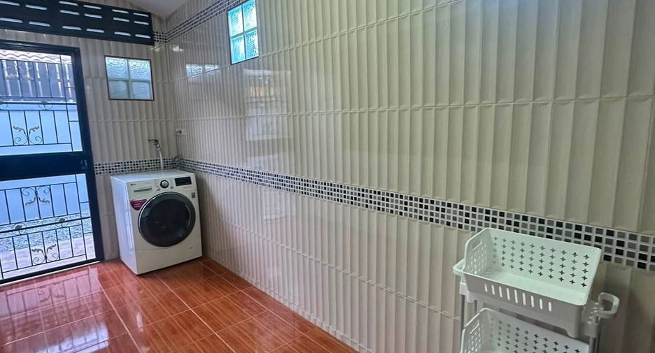 Casa en alquiler de 3 habitaciones en East Pattaya, Pattaya