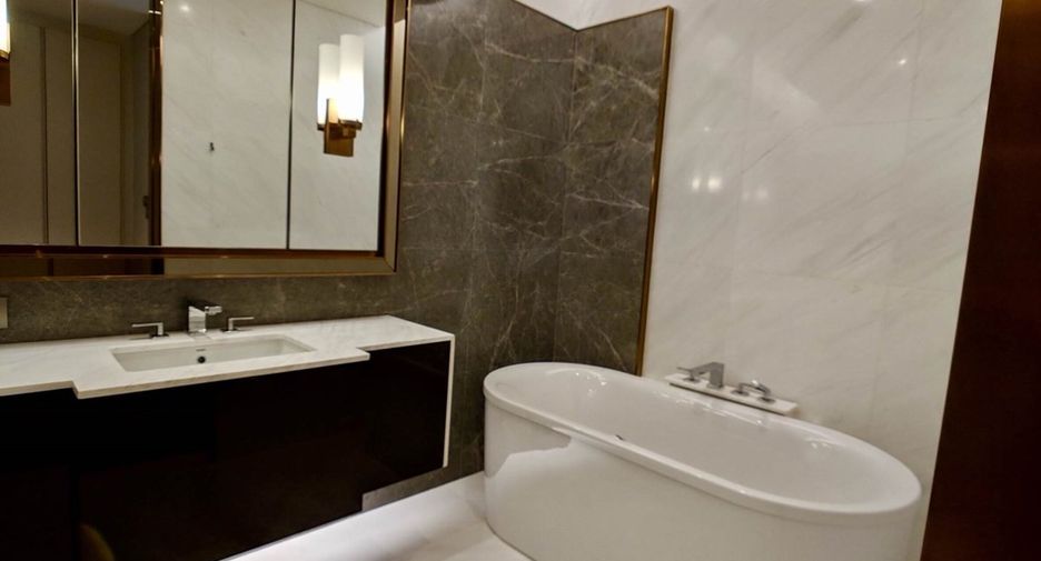Wohnung zur Miete und zum Kauf mit 1 Zimmer in Pathum Wan, Bangkok