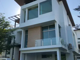 For sale 4 bedrooms house in Bang Khun Thian, Bangkok