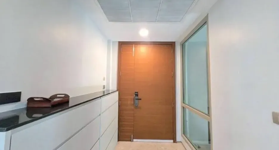 For sale 3 bedrooms condo in Khlong Toei, Bangkok