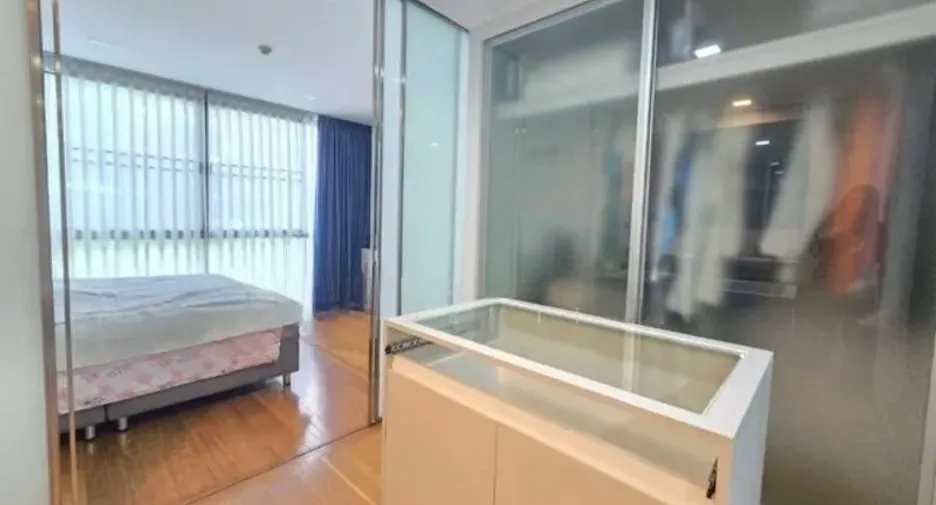 For sale 3 bedrooms condo in Khlong Toei, Bangkok