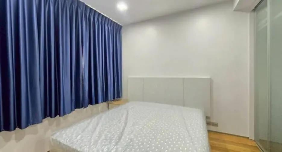 For sale 3 bedrooms condo in Khlong Toei, Bangkok