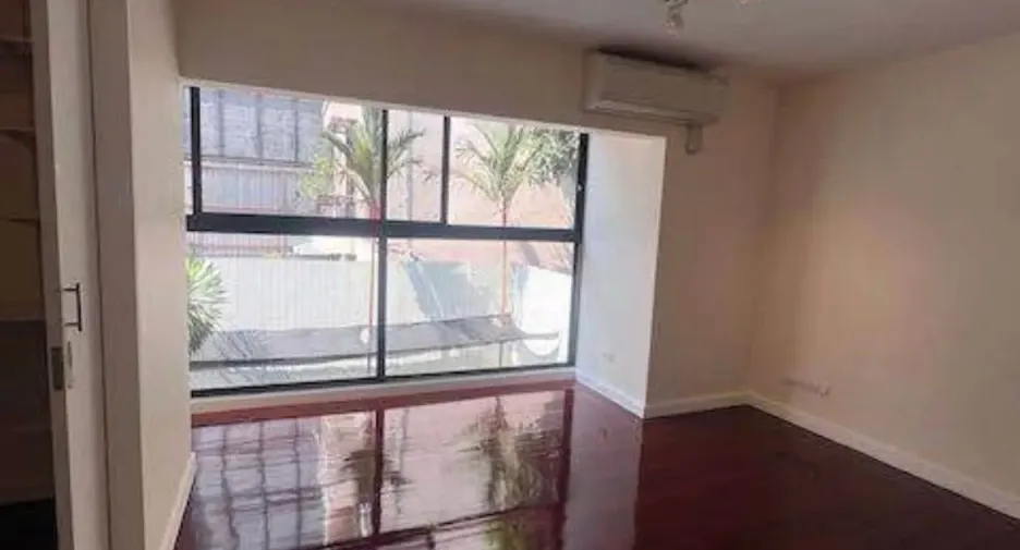 For sale and for rent 4 bedrooms townhouse in Watthana, Bangkok