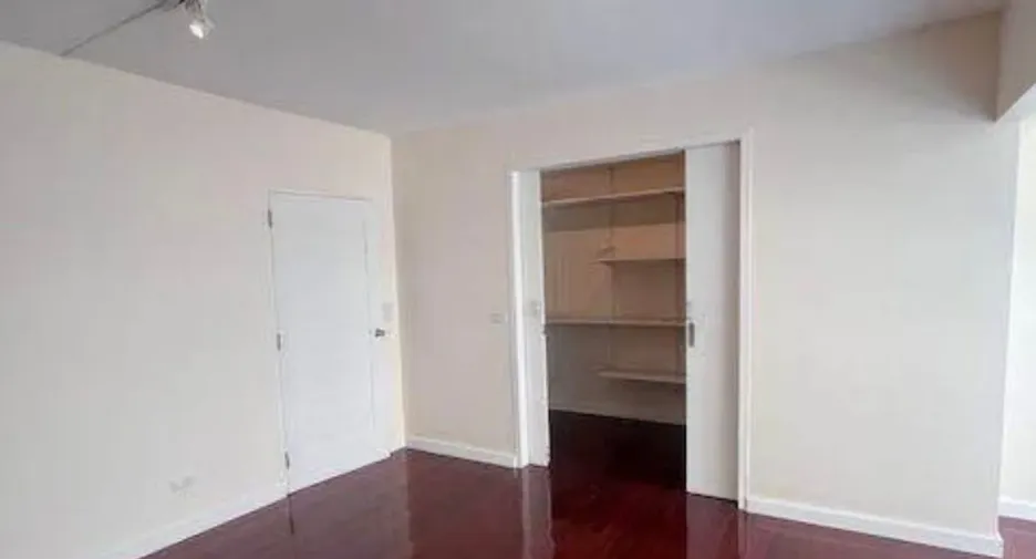 For sale and for rent 4 bedrooms townhouse in Watthana, Bangkok