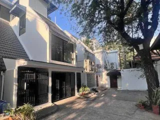 For sale and for rent 4 bedrooms townhouse in Watthana, Bangkok