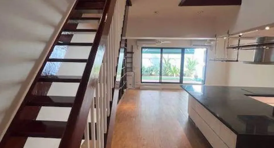 For sale and for rent 4 bedrooms townhouse in Watthana, Bangkok