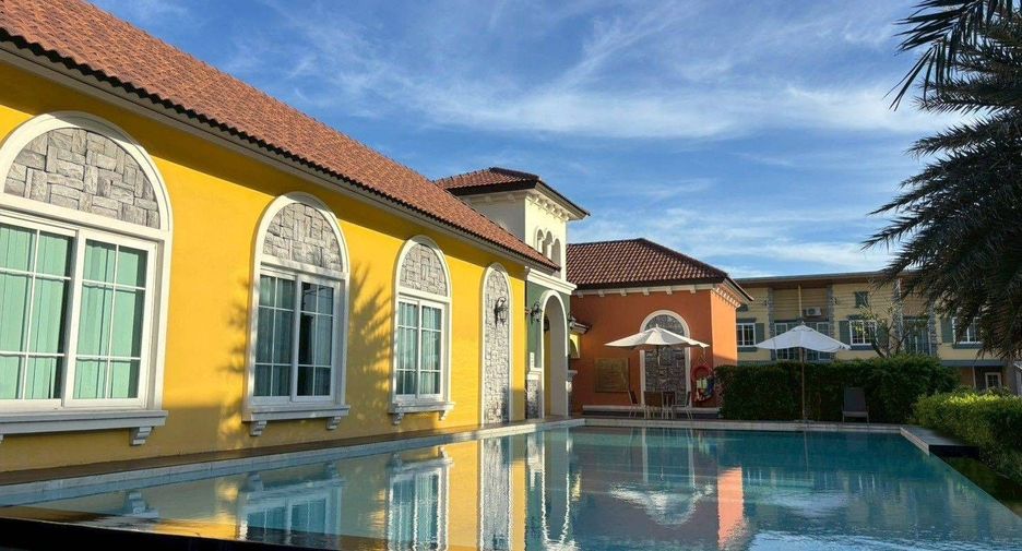 For sale 4 bedrooms townhouse in Mueang Samut Prakan, Samut Prakan