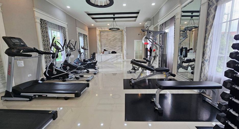 For sale 4 bedrooms townhouse in Mueang Samut Prakan, Samut Prakan