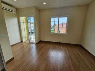 For sale 4 bedrooms townhouse in Mueang Samut Prakan, Samut Prakan