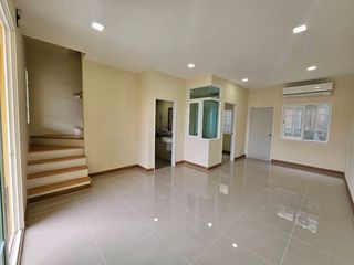 For sale 4 bedrooms townhouse in Mueang Samut Prakan, Samut Prakan