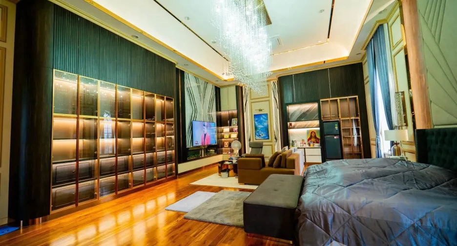 For sale 4 bedrooms house in Thawi Watthana, Bangkok