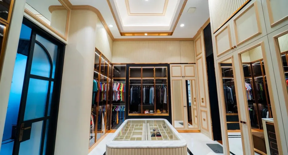 For sale 4 bedrooms house in Thawi Watthana, Bangkok