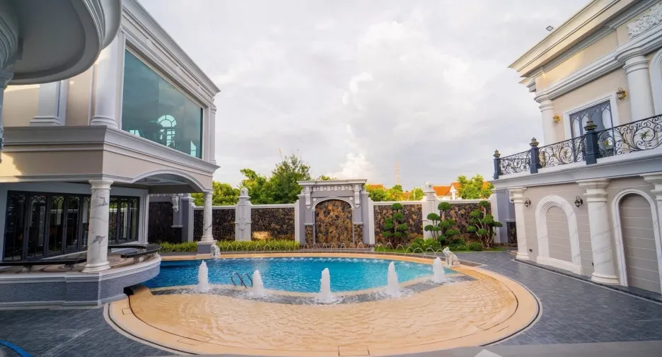 For sale 4 bedrooms house in Thawi Watthana, Bangkok