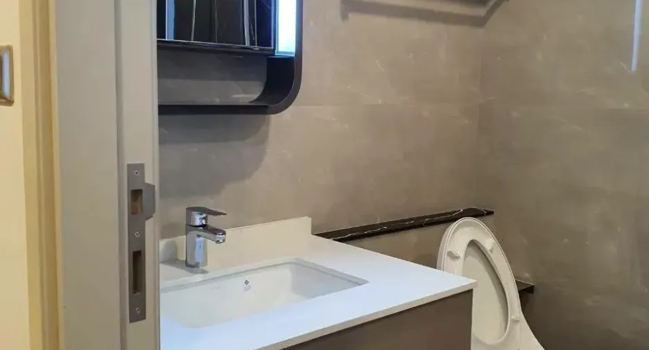 Wohnung zur Miete mit Studio in Huai Khwang, Bangkok